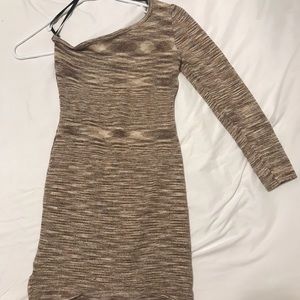 Bebe one-sleeve bodycon🥂🏆💛👌🏼